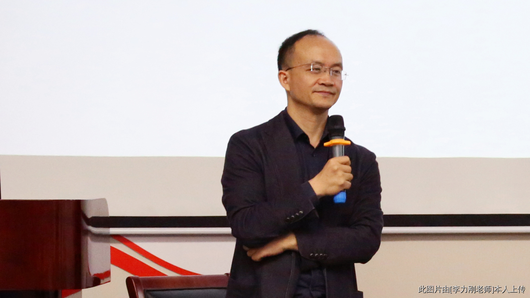 李力刚谈判课：当领导让你一人干三人活时该怎么说
