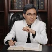上官泓